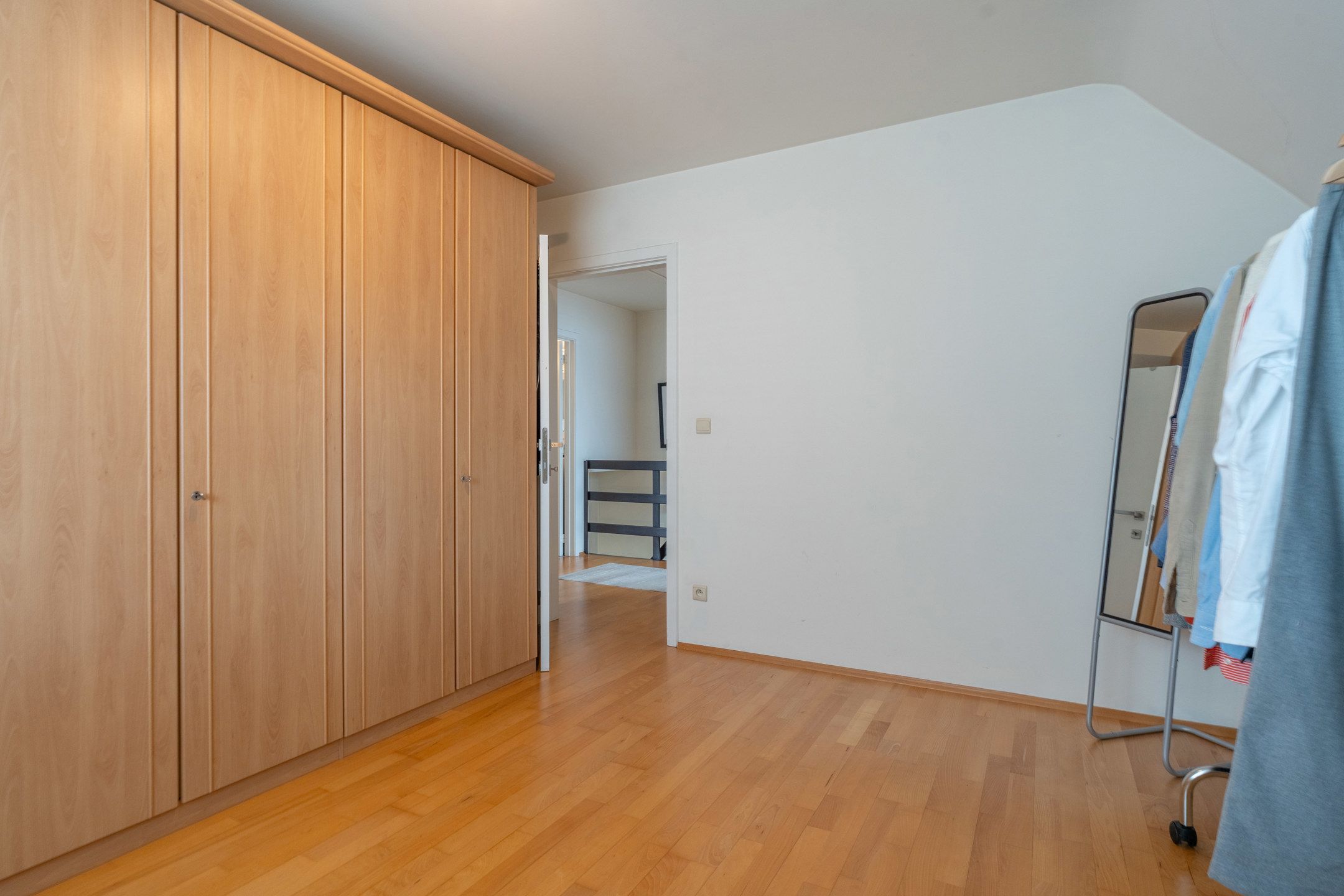 Ruime gezinswoning met 4 slpk's, tuin en garage te Turnhout. foto 19