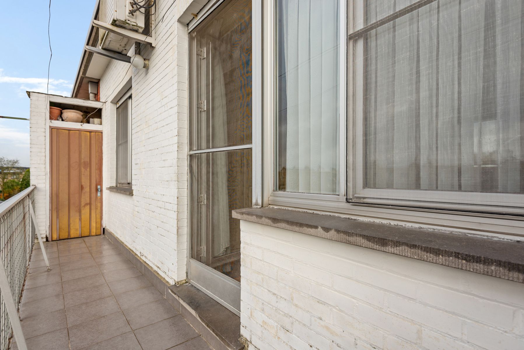 Appartement met terrasje, kelder en garagebox bij centrum foto 10