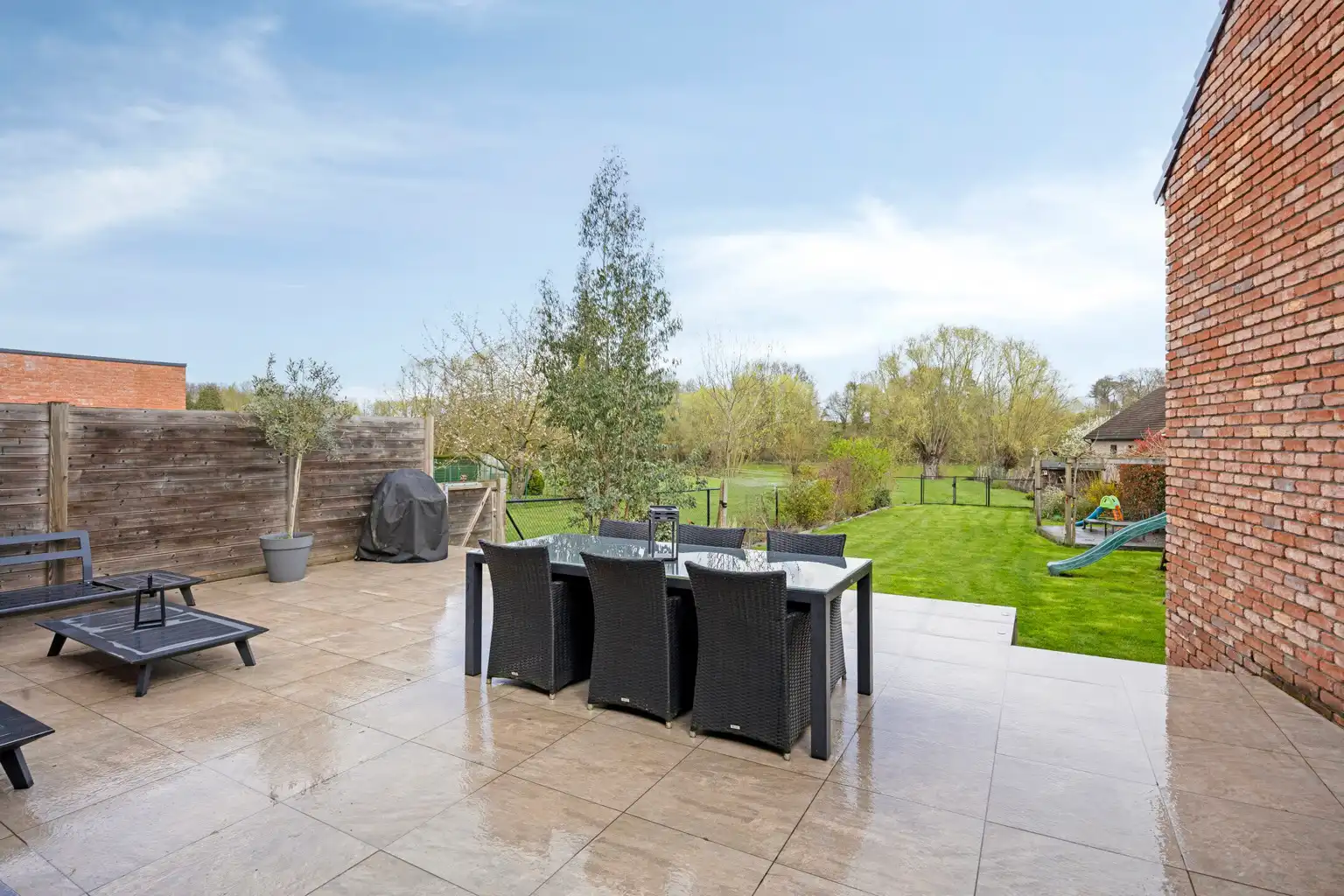 INSTAPKLARE WONING MET BIJGEBOUW EN RUIME GARAGE/LOODS  foto 16