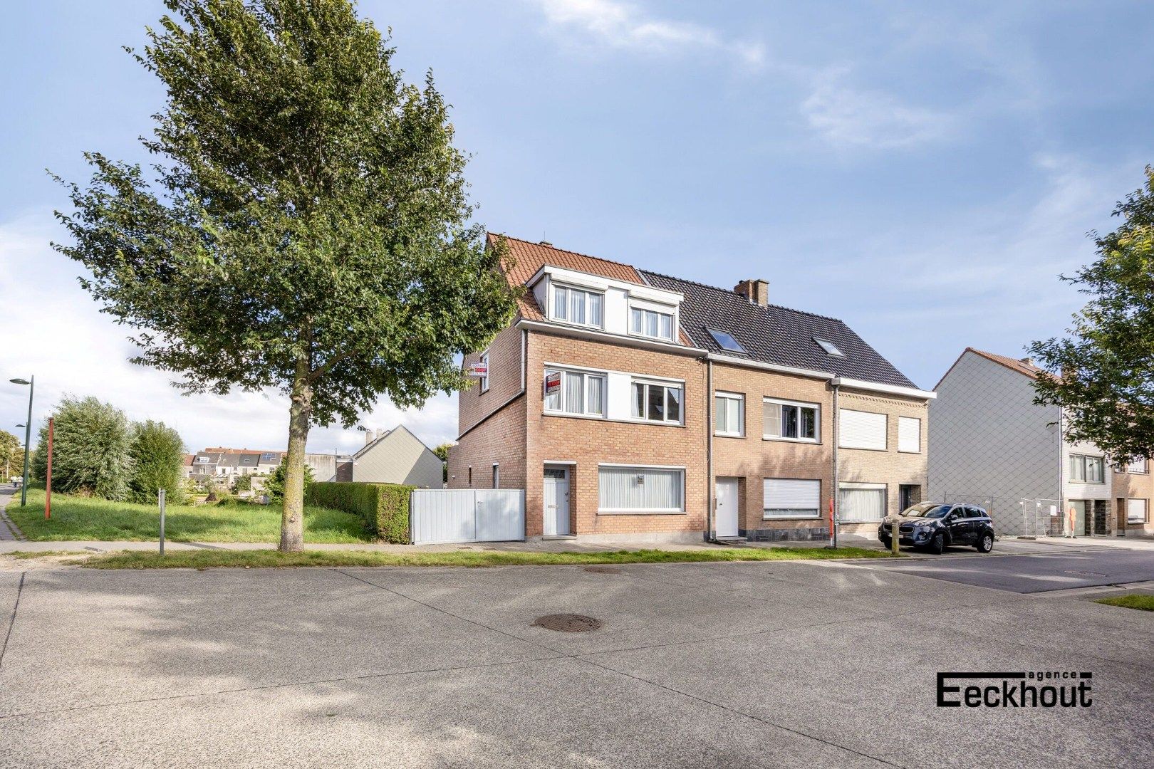 Hoofdfoto van de publicatie: Ruime halfopen woning met tuin en garage aan de Spuikom te Bredene!