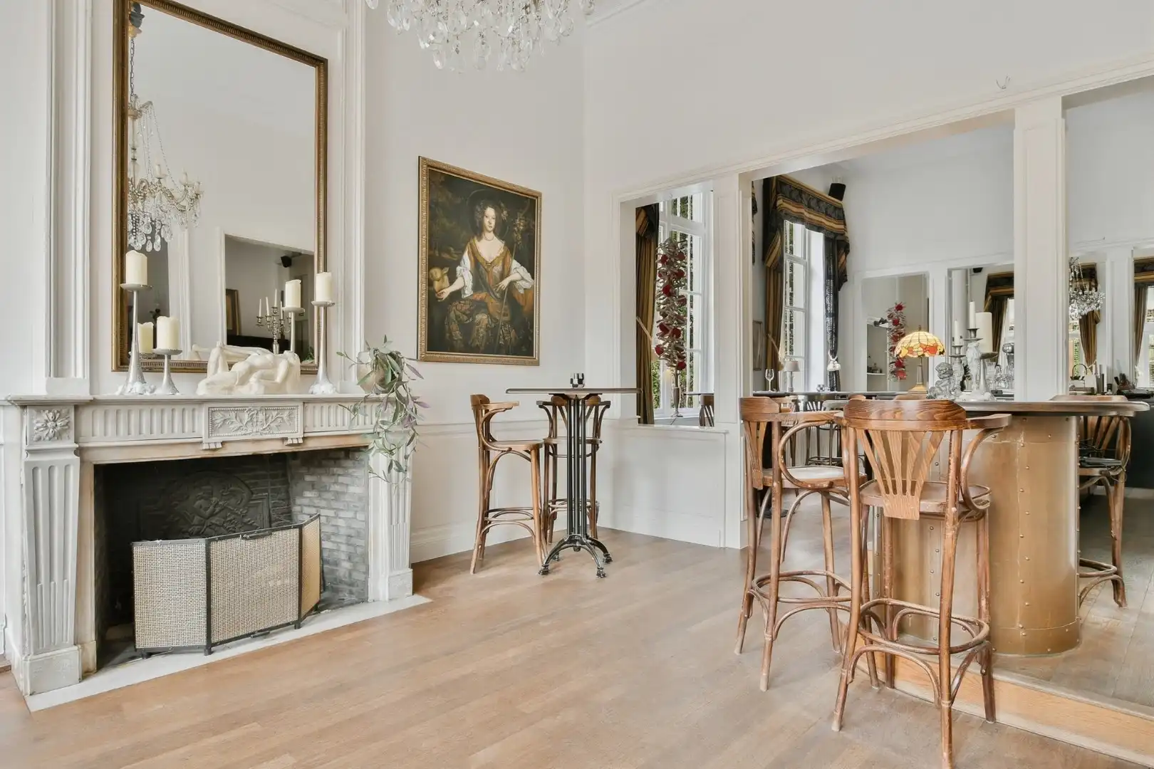 Uitzonderlijk handelspand met woonst op toplocatie! foto {{pictureIndex}}