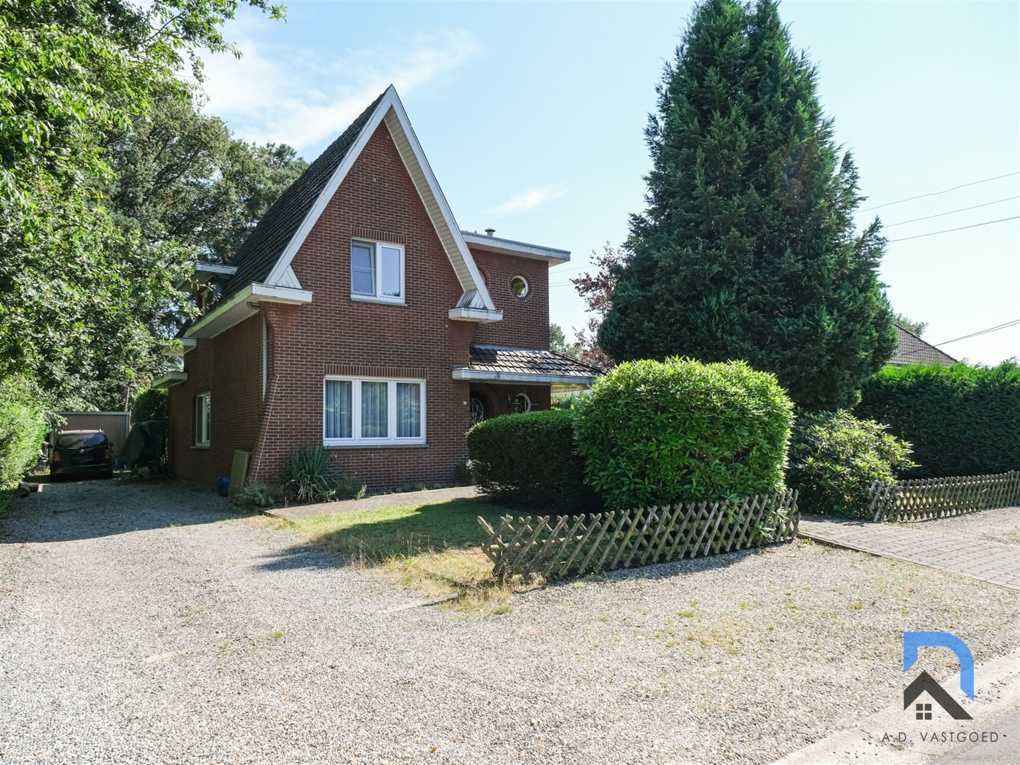 Vrijstaande woning op toplocatie in Genk foto 4