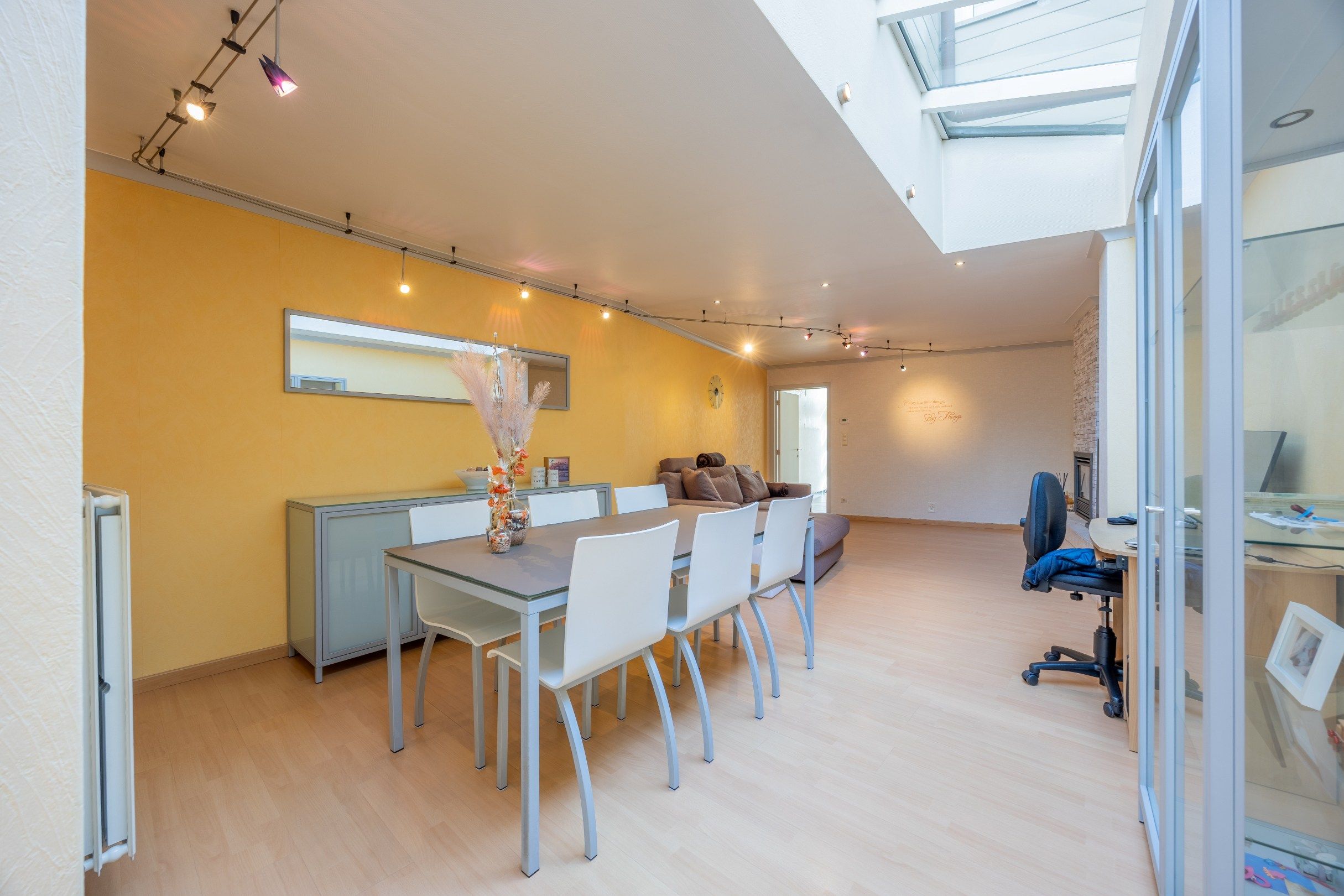 Verzorgde woning met tuin en garage foto 4