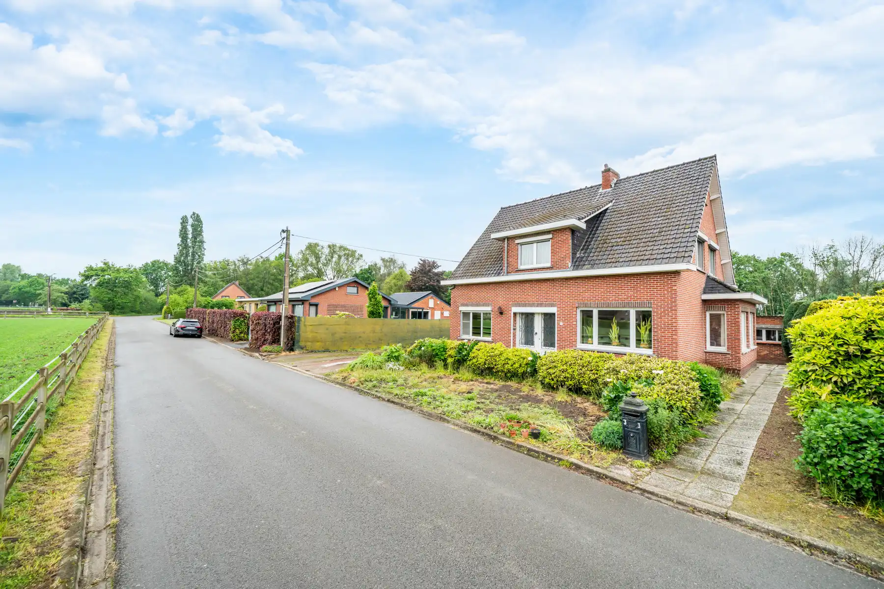 Karaktervolle jaren ’60 gezinswoning met een uitzonderlijk breed perceel (37m) en eindeloos potentieel op een toplocatie in Geel! foto 22