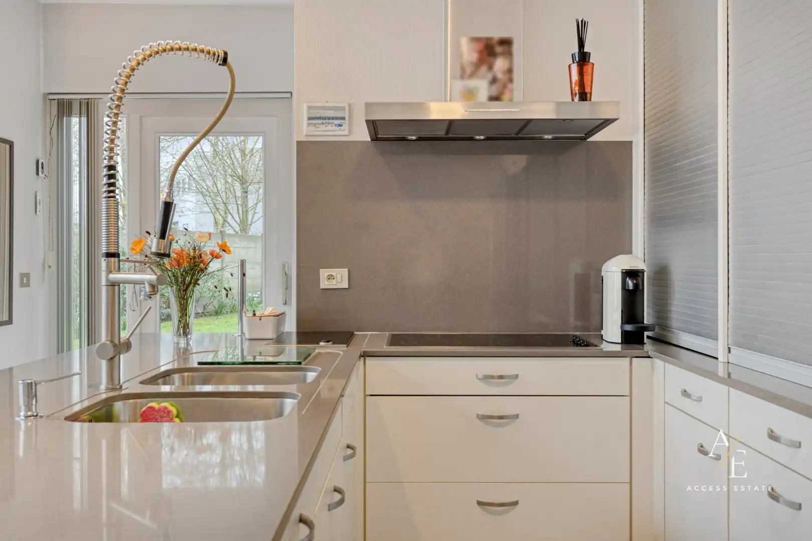 Ruime gezinswoning (327m²) met zonnige, rustige tuin zonder inkijk in Beveren-Leie foto 9