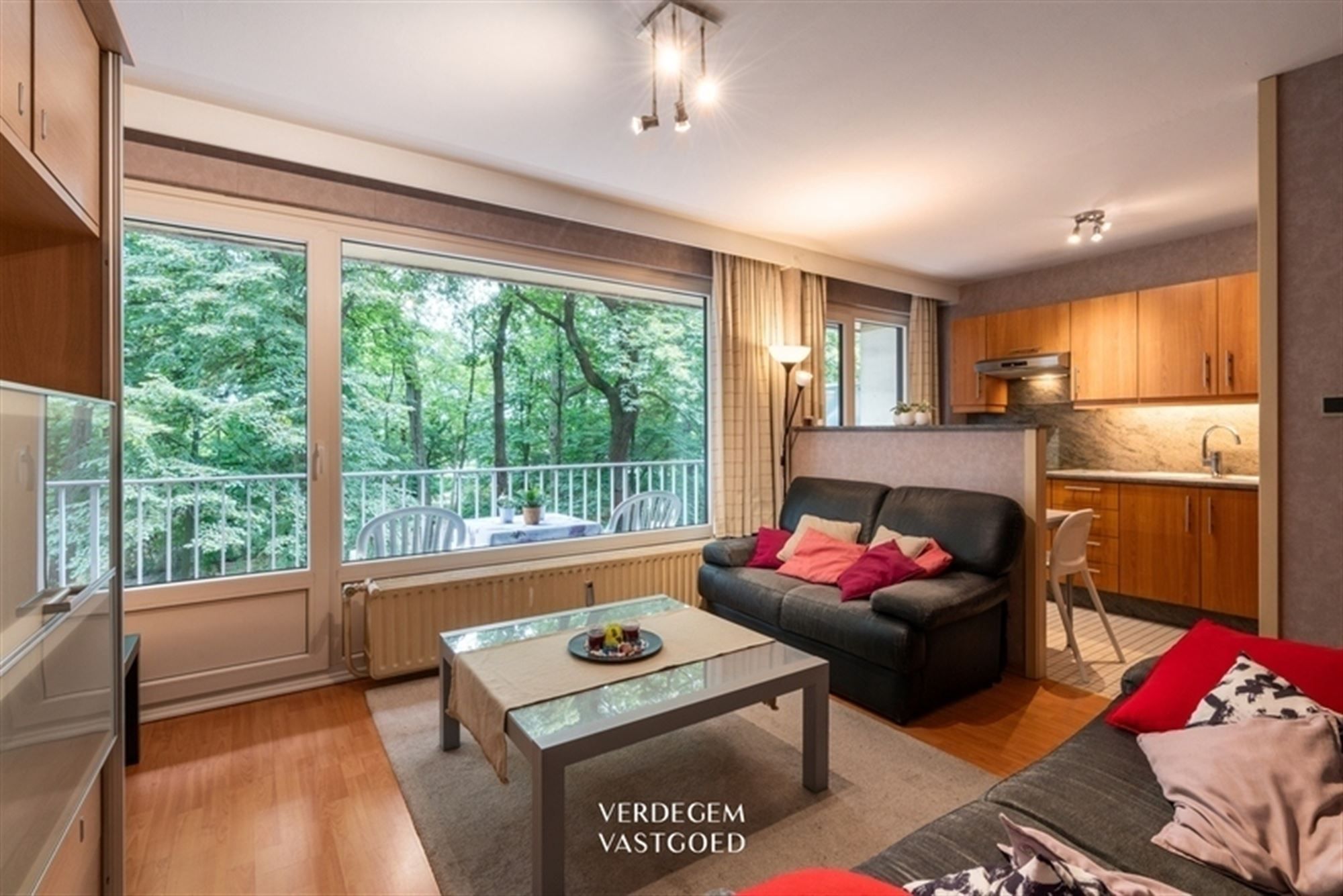 Wonen in de bomen: appartement met 2 slaapkamers en garage, een oase in het groen foto 4