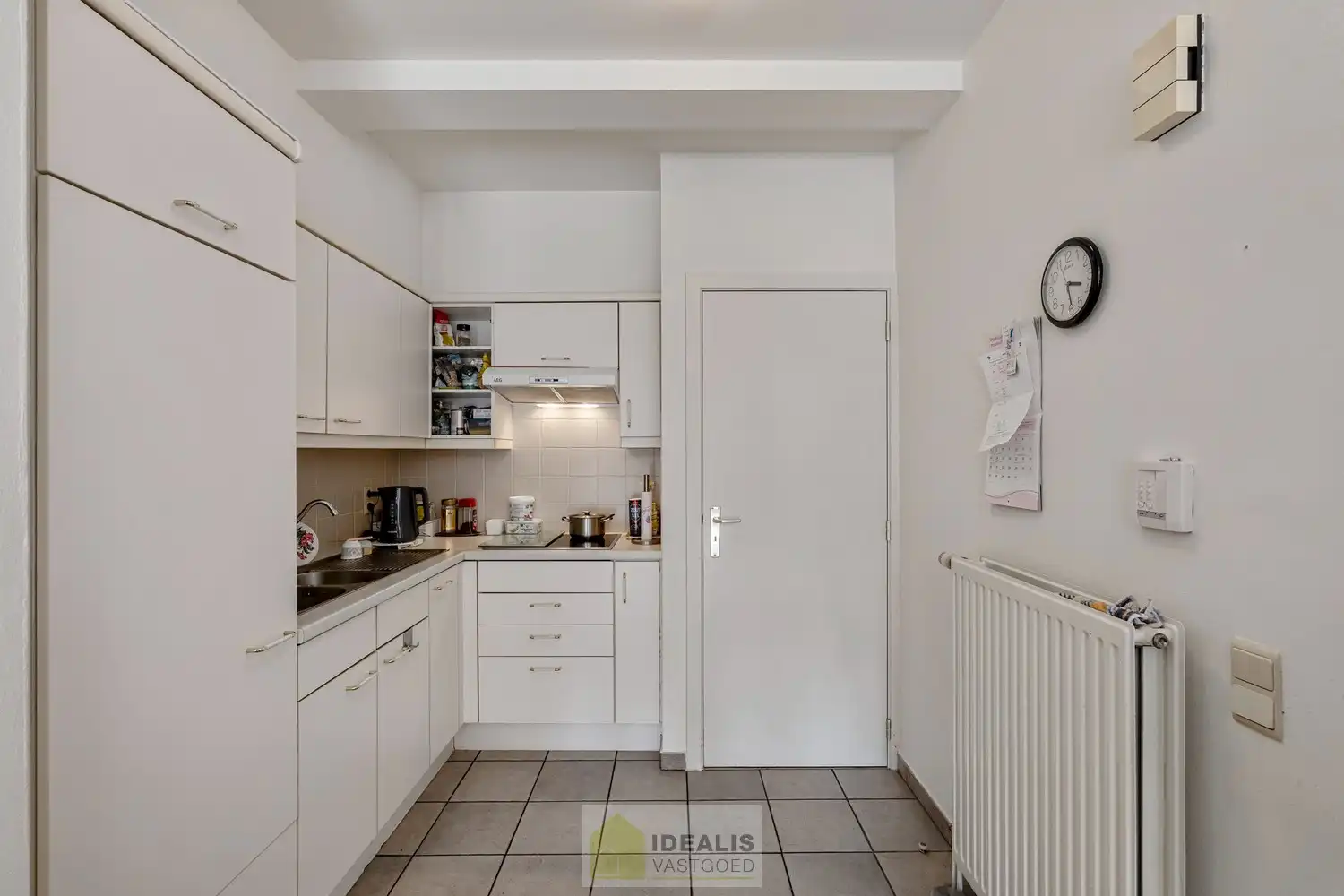 IDEALIS VASTGOED – GELIJKVLOERS APPARTEMENT MET LICHTRIJKE LEEFRUIMTE EN AANSLUITEND RUIME KEUKEN, BADKAMER, 2 SLAAPKAMERS EN GARAGEBOX OP EEN UITERST GUNSTIGE LOCATIE VLAK BIJ HET CENTRUM VAN PELT! foto 12