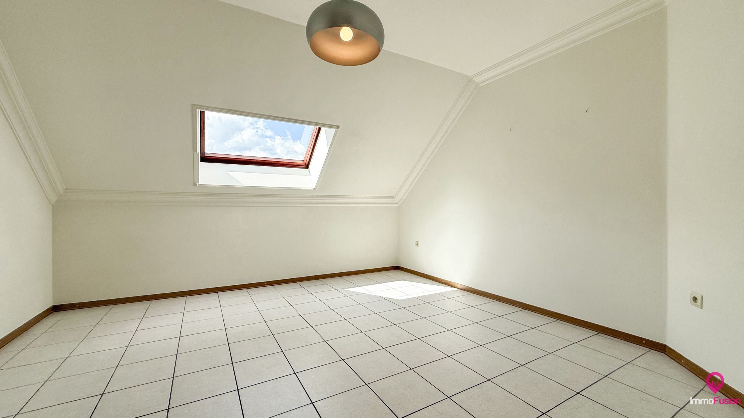 Verrassend ruime woning met 4 slaapkamers en grote tuin!  foto 30