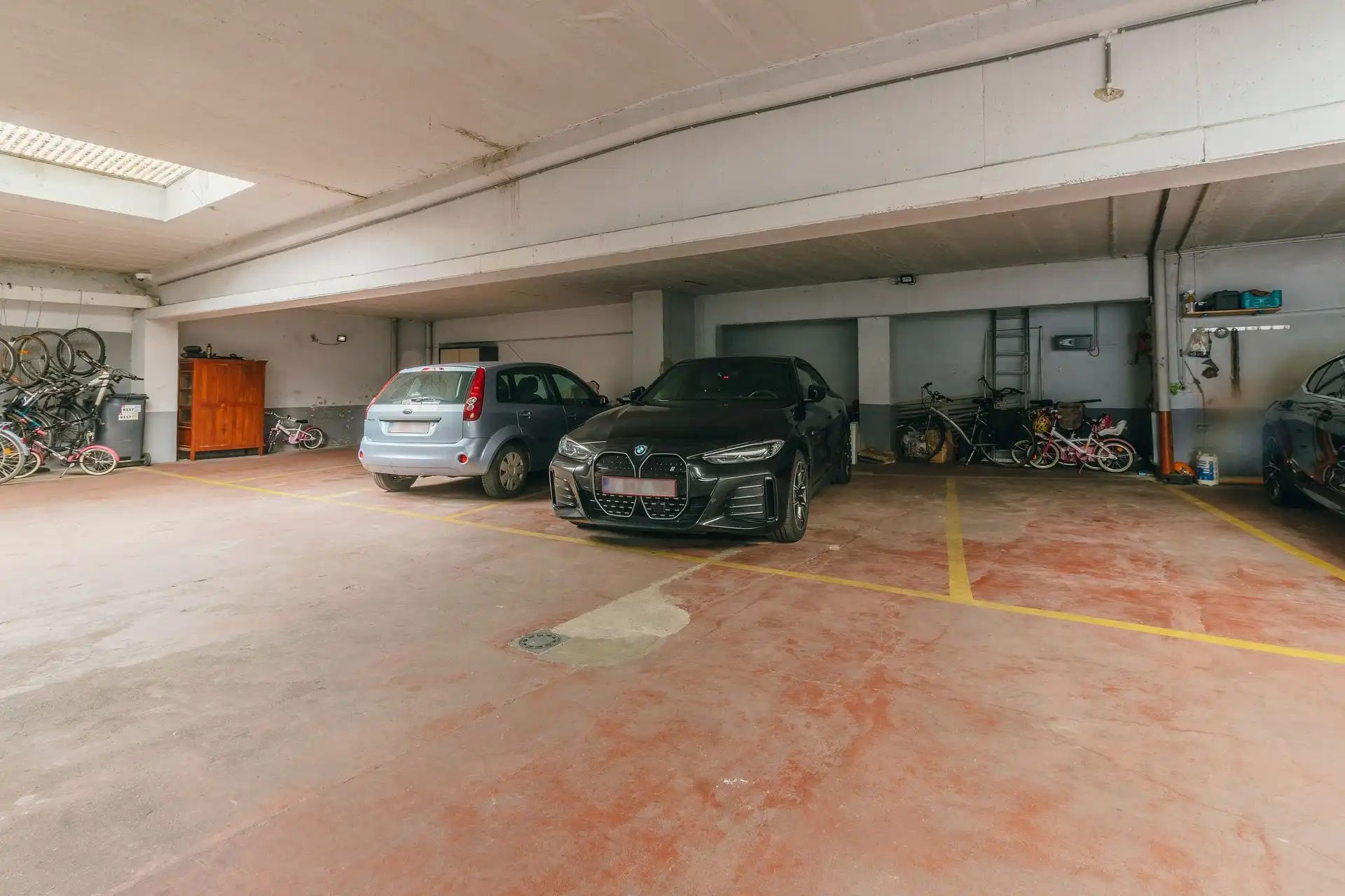 Instapklaar, lichtrijk appartement met terras en staanplaats foto 14