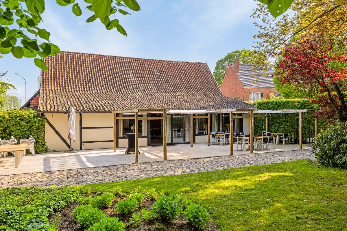 Exclusieve kans: Charmante vierkantshoeve te Diepenbeek – veelzijdige handelszaak met karakter foto 9