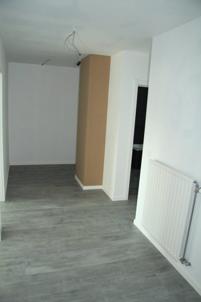 Uiterst ruime, recente woning met 3 slk, garage en tuin in centrum Berlare foto 11