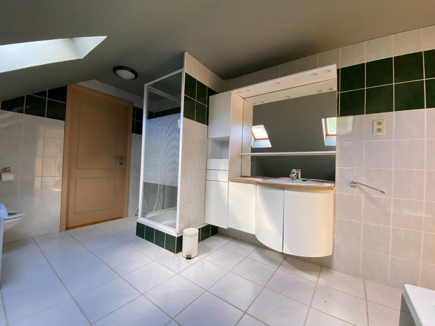 Alleenstaande woning met 4 slaapkamers en grote tuin foto 16
