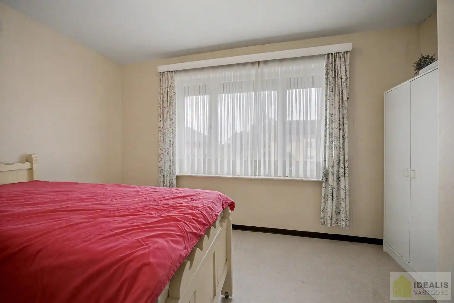 IDEALIS VASTGOED - Nabij het groen gelegen woning met een bewoonbare oppervlakte van + -125m² op een perceel van 7a59ca! Het betreft een zeer centraal gelegen woning t.o.v. grote steden als Leuven, Brussel, Antwerpen en Hasselt die vlot bereikbaar zijn door de nabijheid van de E313 en E314. Uitermate geschikt voor kandidaten op zoek naar een te renoveren woning in de groene omgeving van Linkhout!! foto 18