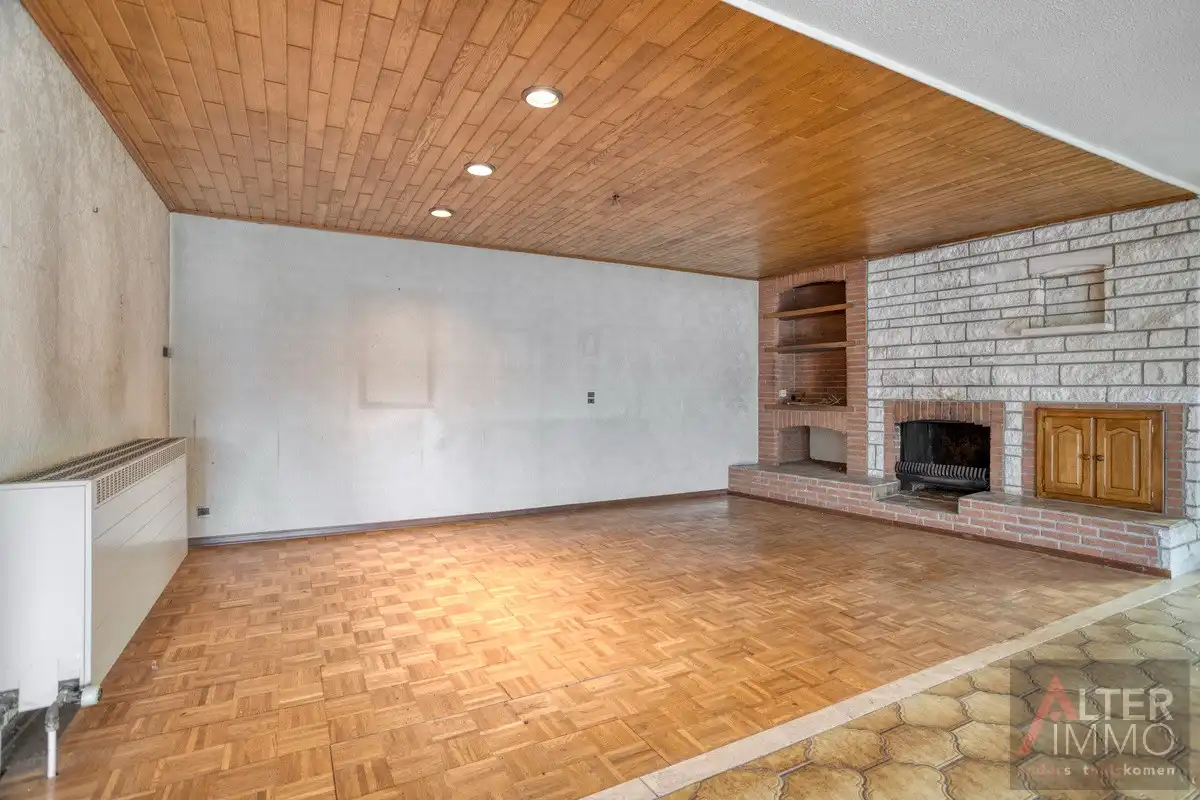 Zéér ruim, te renoveren appartement met 3 slaapkamers! foto 6