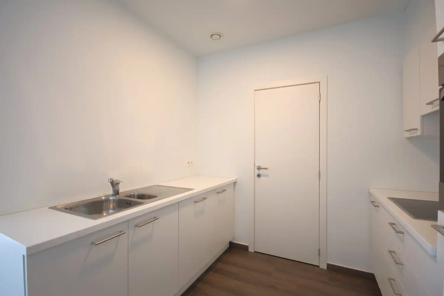 Modern gelijkvloers appartement met 2 slaapkamers en groot terras foto 16