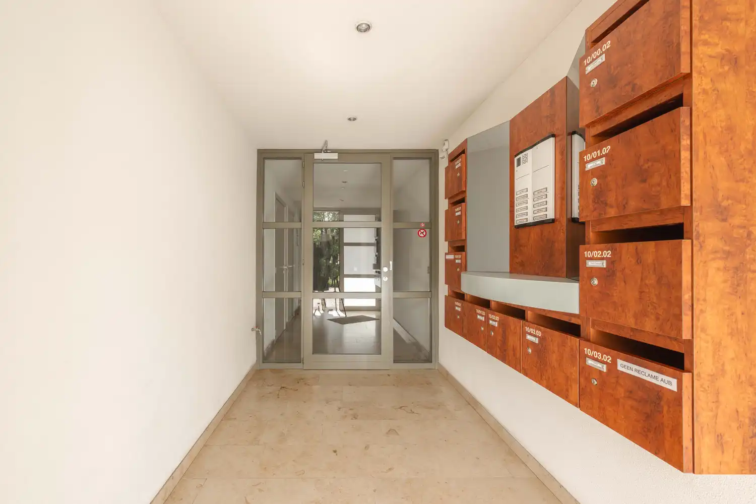Hoekappartement te Meulebeke met garage en 2 terrassen. foto 3