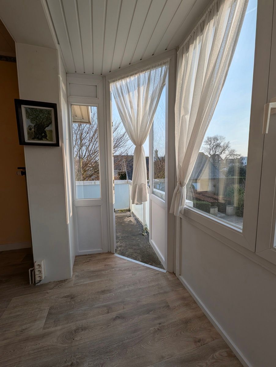 Charmant vilaatje uit 1929 in rustige straat te Sint-Idesbald: 4 Slaapkamers (5 mogelijk) , Tuin & Garage. foto 24