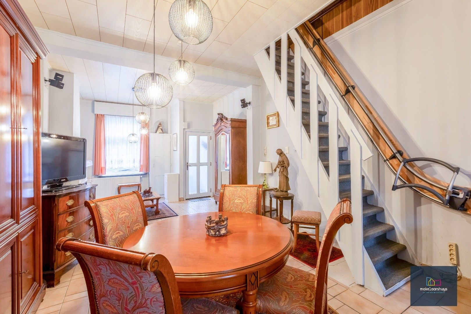 Charmante op te frissen rijwoning met ruime stadstuin  foto 4