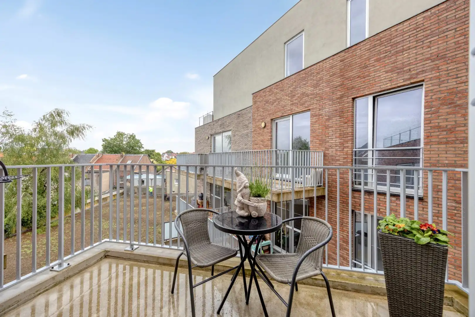 Instapklaar BEN-appartement met mooi terras en 2 autostaanplaatsen foto 8