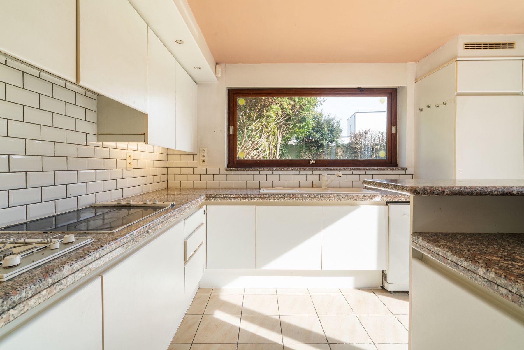Kantoor met woning te Denderhoutem. foto 14