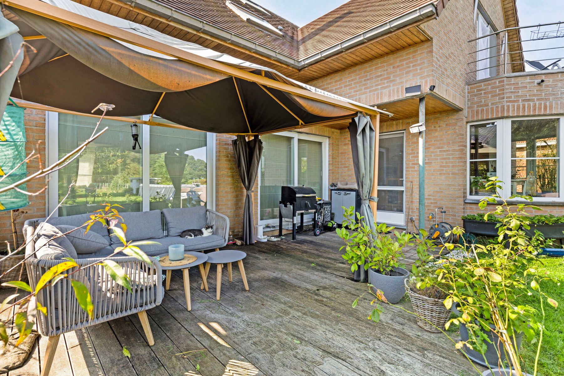 Instapklare villa met 5 kamers, 2 badkamers en grote tuin! foto 26