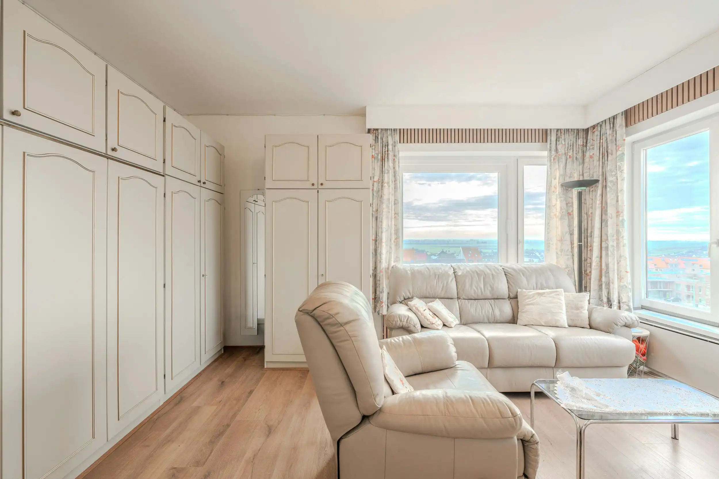 Zonnige studio met terras en open zicht ! foto 5