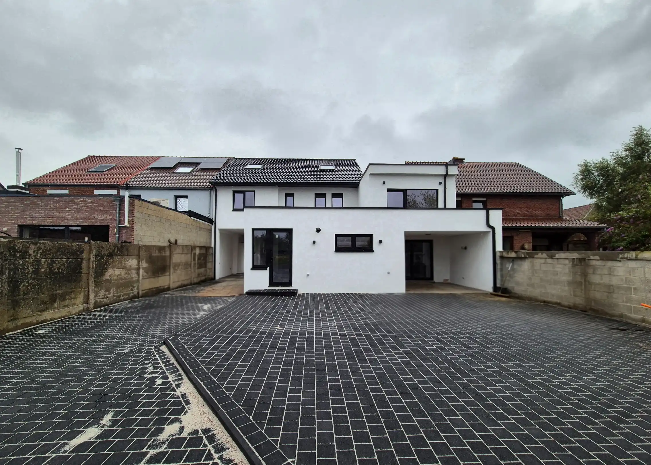 RUIME, VOLLEDIG GERENOVEERDE WONING – 5 SLAAPKAMERS – ENERGIELABEL B foto 4