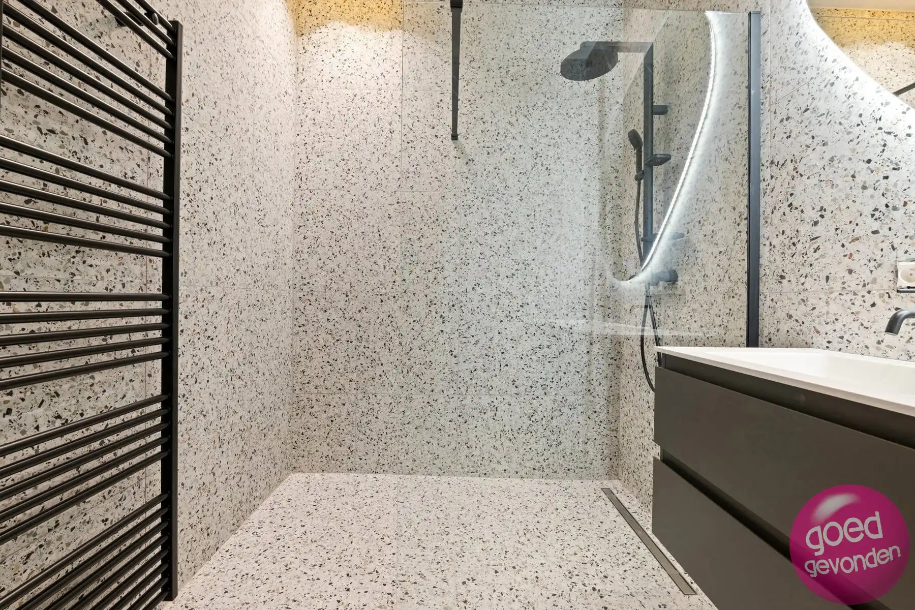 NIEUW APP - 1of2 SLK - TERRAS - KELDER - CENTRUM - GEEN BTW foto 14