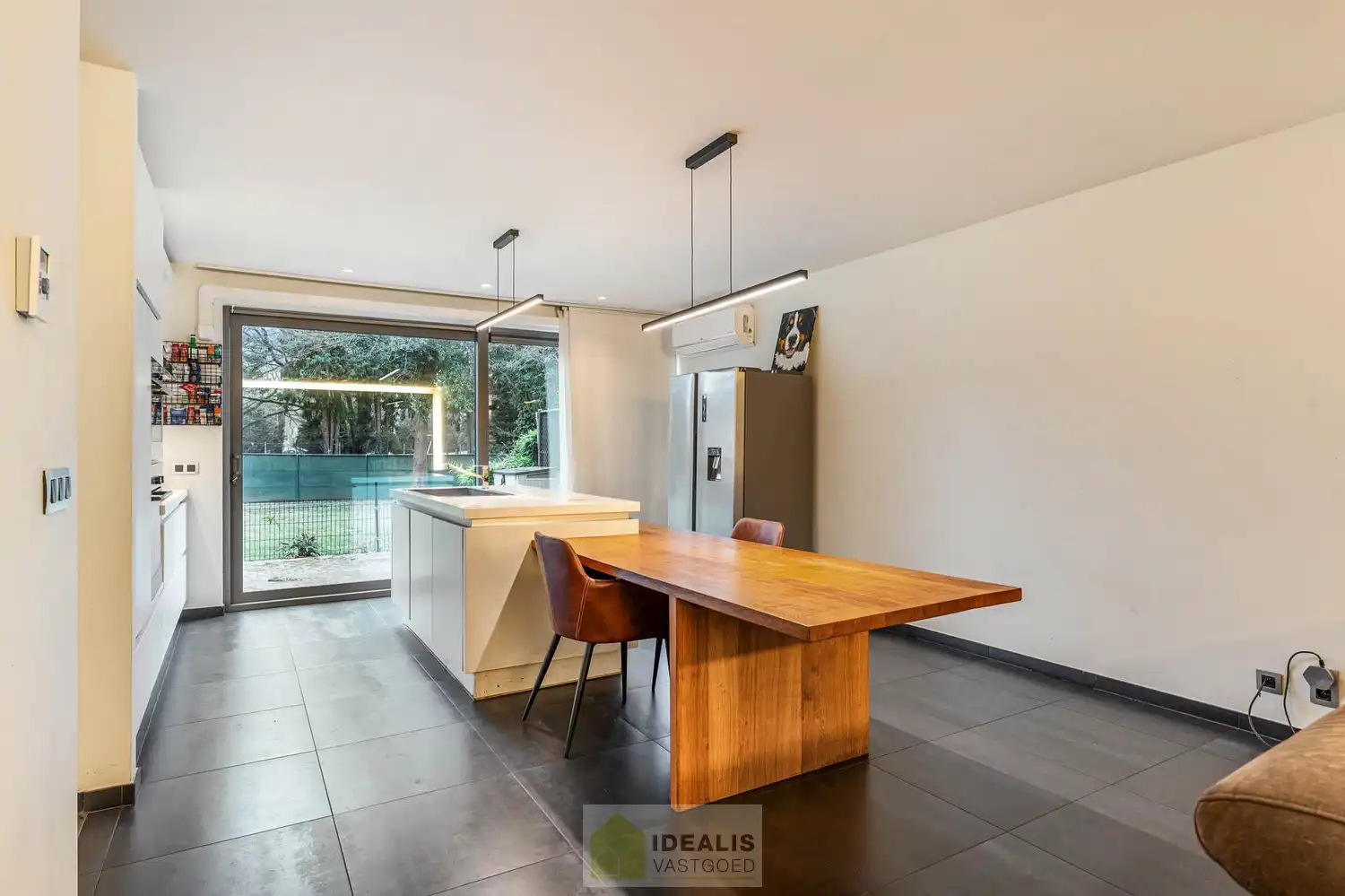 Idealis Vastgoed – Ruim op te frissen gelijkvloers appartement met 3 slaapkamers foto 11