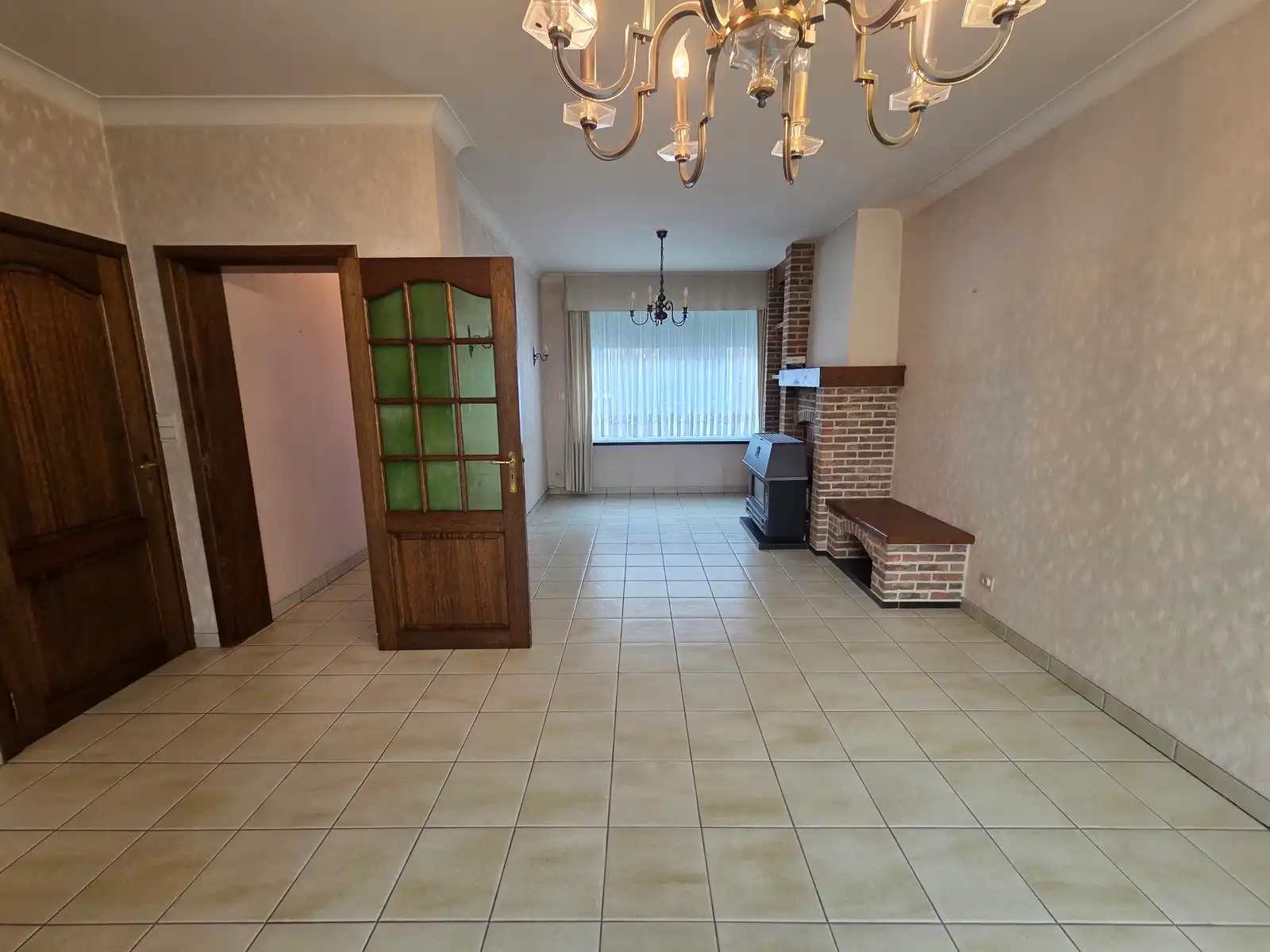 Goedgelegen woning met garage en mooie tuin foto 4