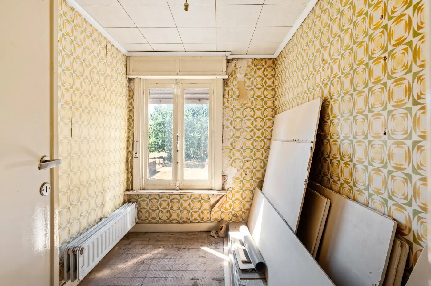 Charmante, te renoveren woning met 2 slpk., garage en tuin foto 17