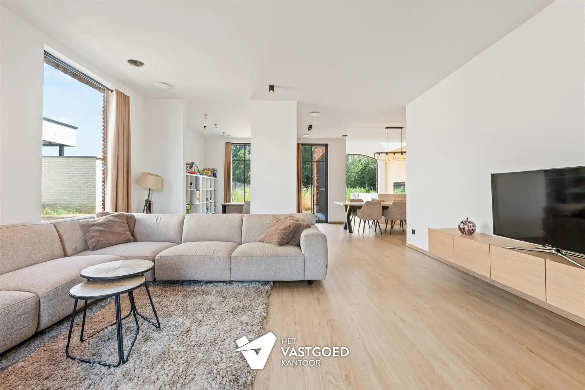 ZEER RUIME NIEUWBOUWWONING UITERST RUSTIG GELEGEN OP EEN PERCEEL VAN 1628M² TE OOSTHAM foto 3