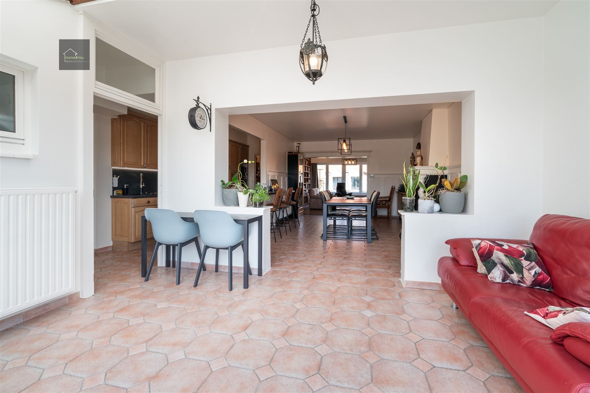 Ruim instapklaar appartement met groot Zuid-gericht terras! foto 10