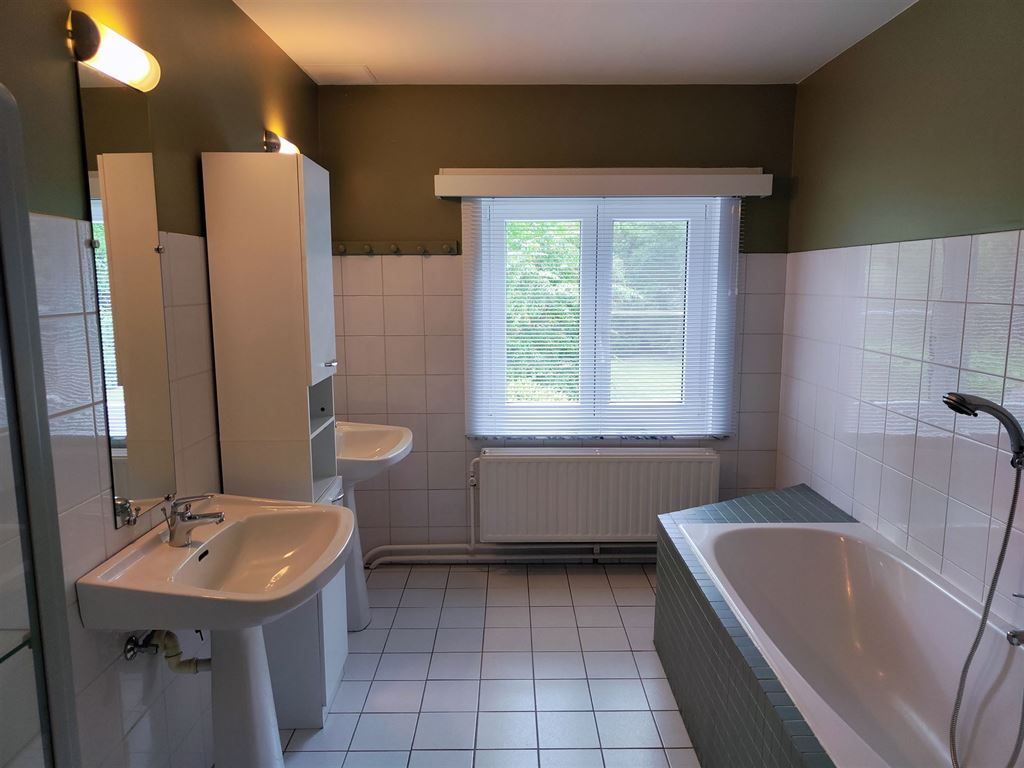 Villa in rustige straat foto 16