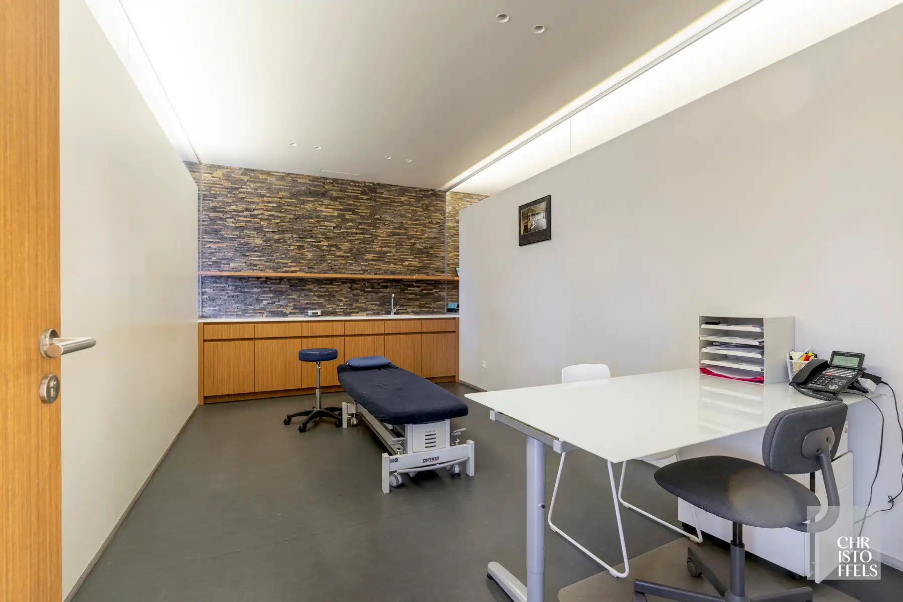 Moderne kantoor/praktijk- ruimte (221m²)  in het iconische Botta-gebouw, centraal gelegen te Genk foto 13