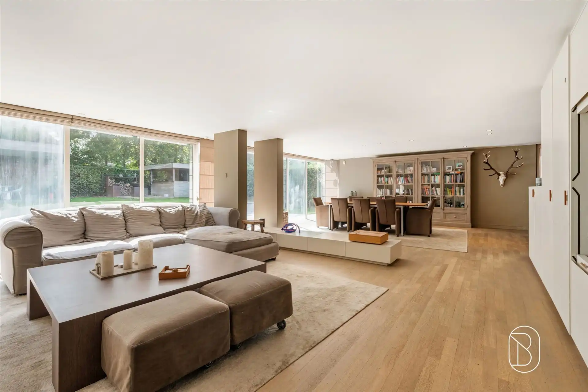 Grote architectenwoning met mooie tuin + bijgebouw foto 9