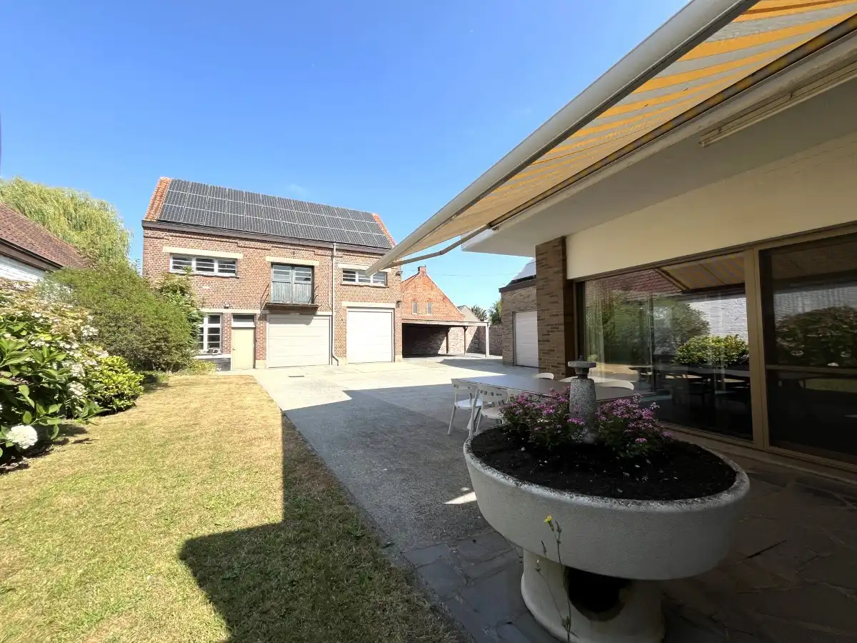 Langemark-Poelkapelle – Ruime hoekwoning met praktijkruimte en 3 garages foto 25