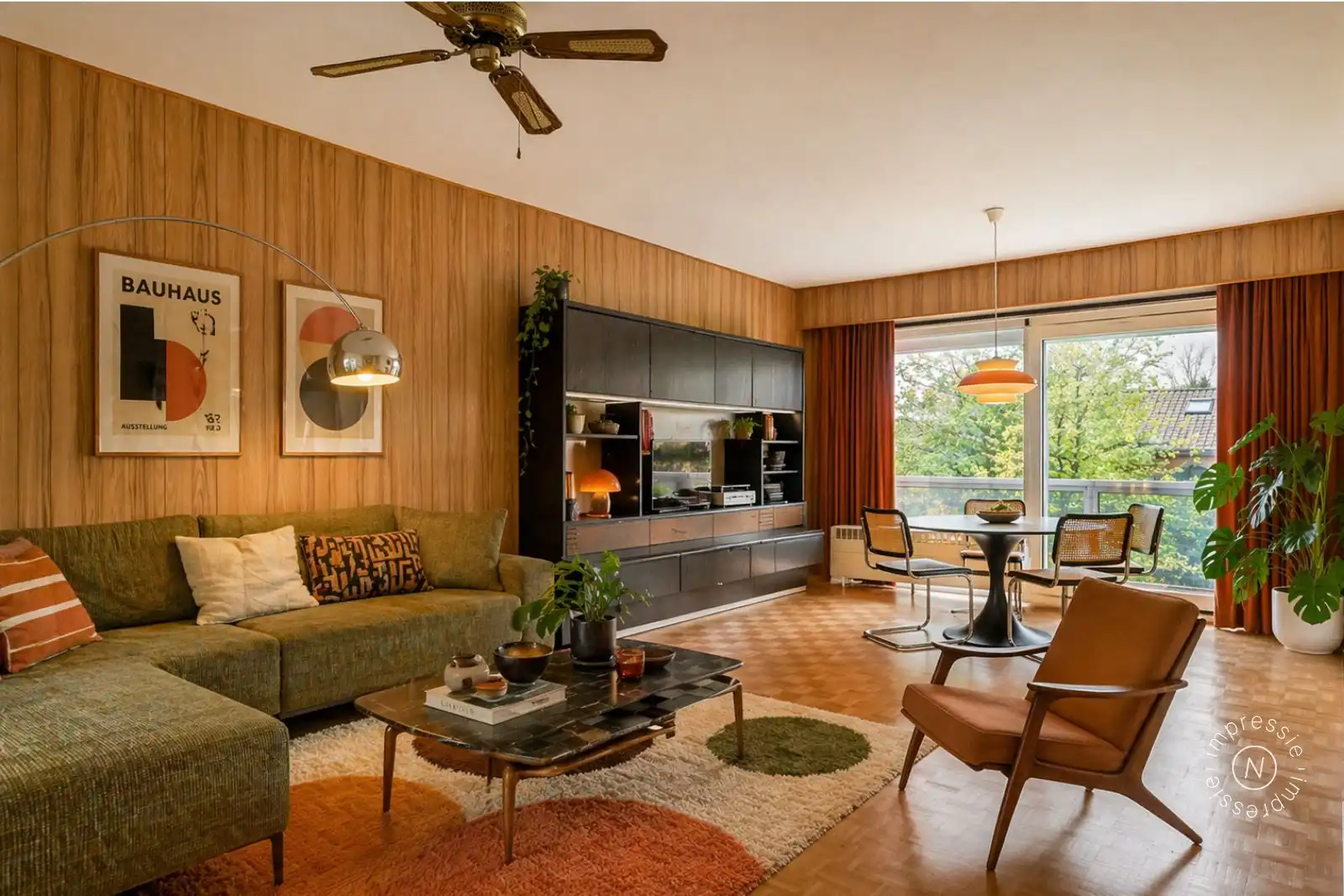 Lichtrijk appartement met sixties vibe en garagebox – ideaal renovatieproject! foto 3