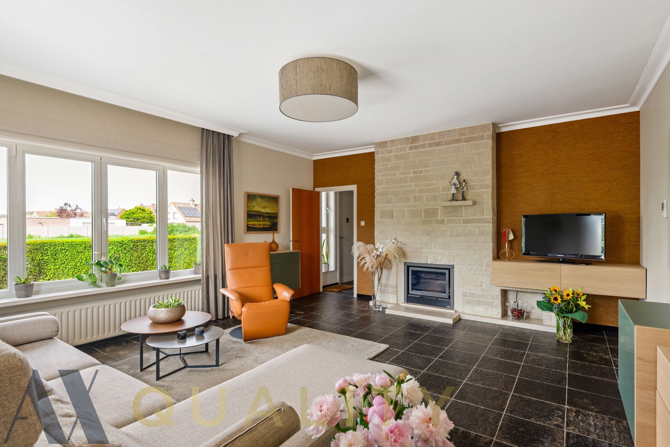 Instapklare villa/bungalow met aansluitend een kantoorruimte/handelsgelijkvloers op ruim perceel van +/- 30 are. Meerdere parkeerplaatsen foto 4