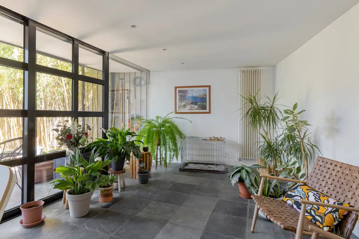 WONING MET BURELEN EN MAGAZIJN TE TONGEREN LANGS N79. foto 11