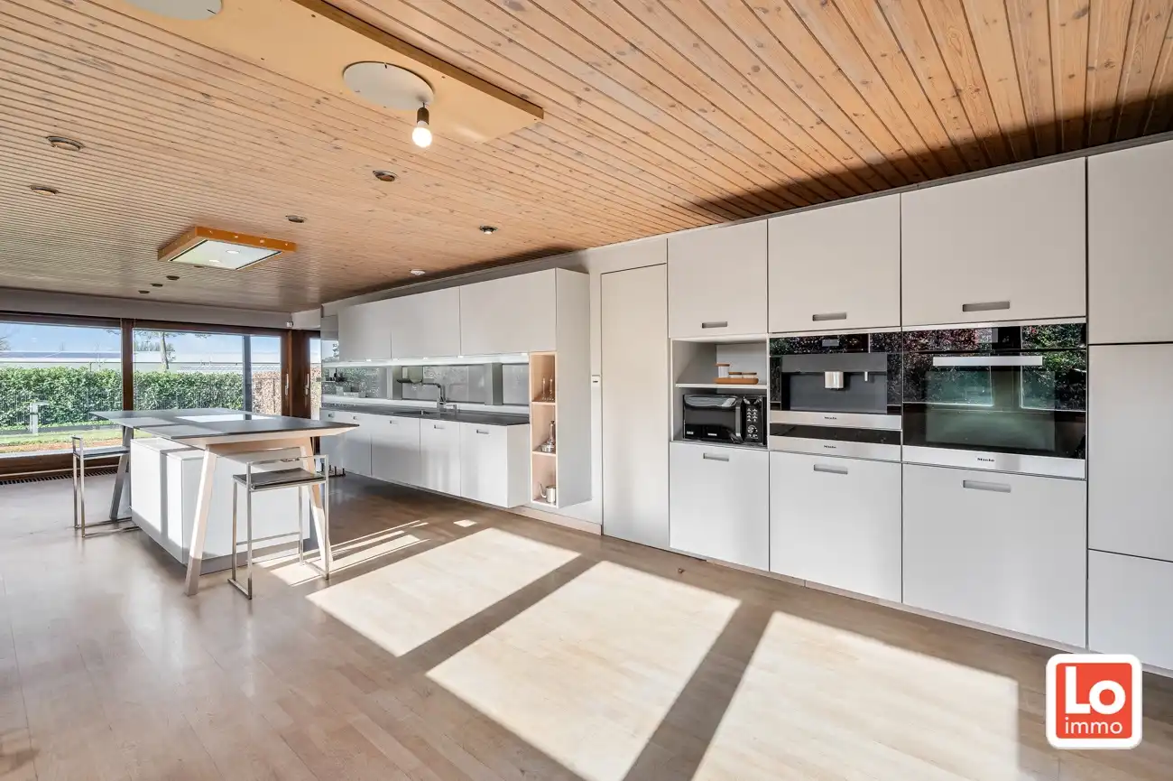 VERKOCHT!! Ruime charmante open bebouwing met afzonderlijke garage en carport op een toplocatie in Lochristi. foto 9