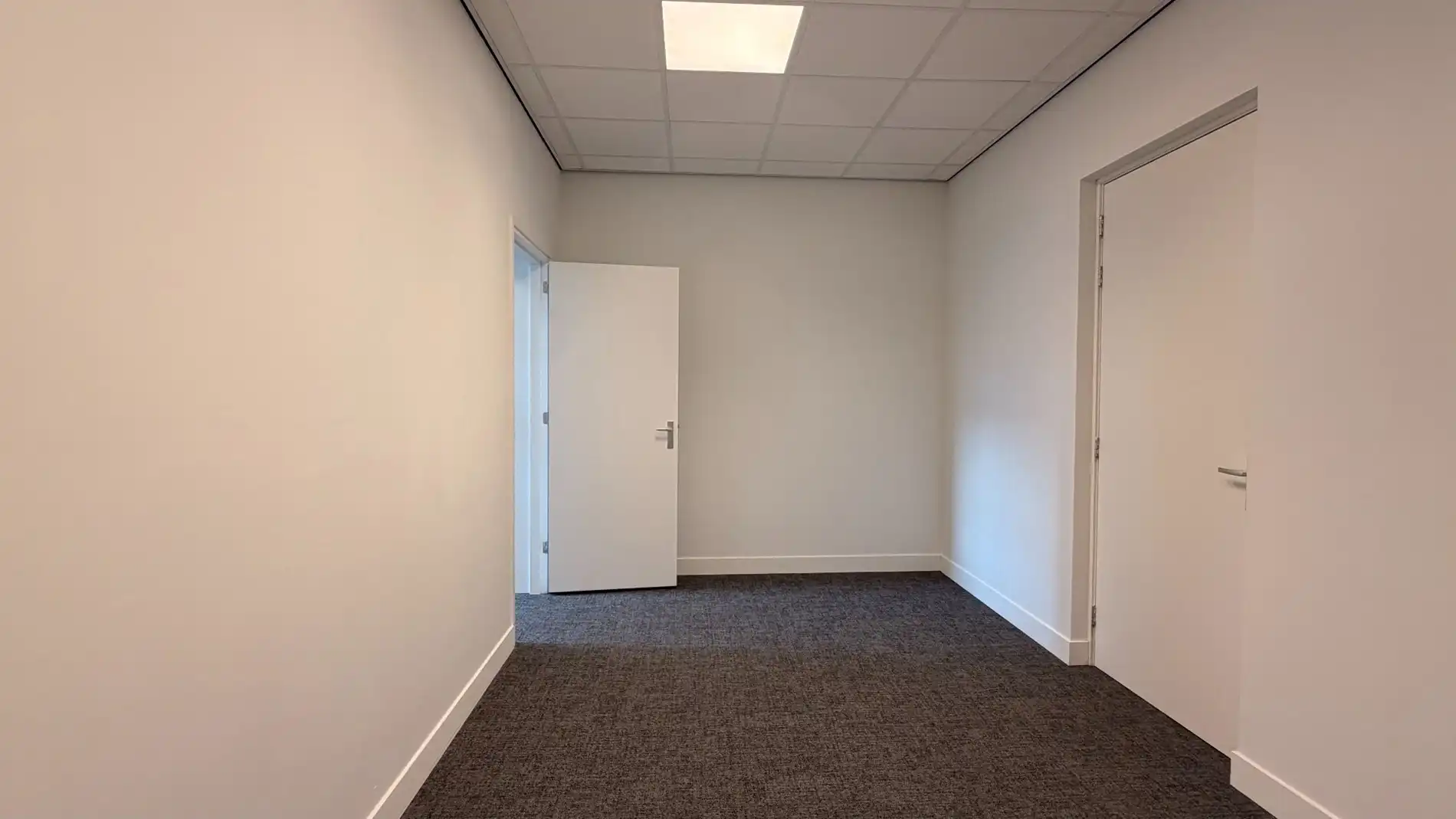 Instapklare kantoren te huur in herenhuis aan de Meir in Antwerpen foto 9