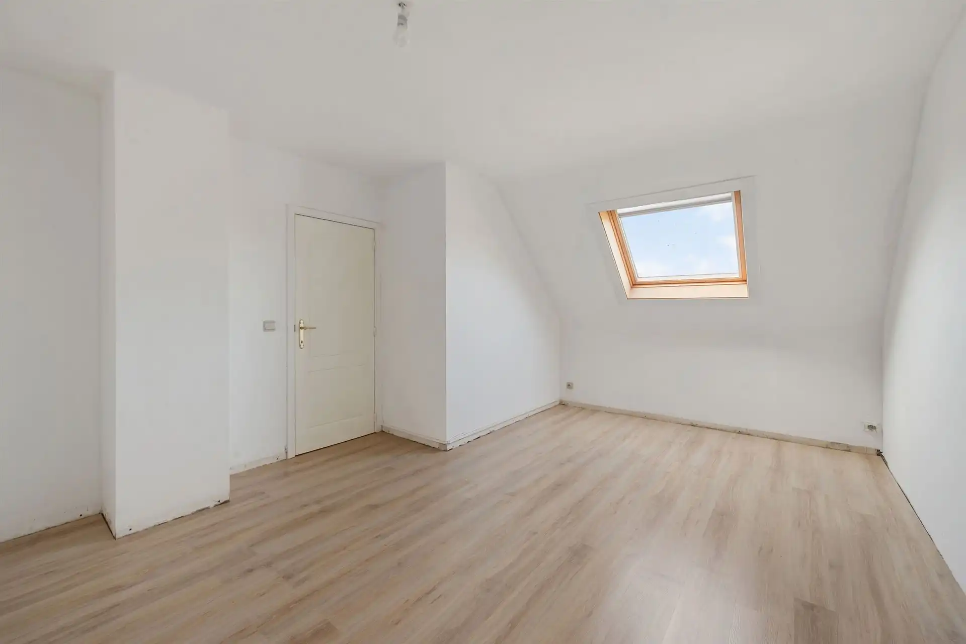 Ruime instapklare woning met 4 slpk, garage en tuin in Heule foto 20