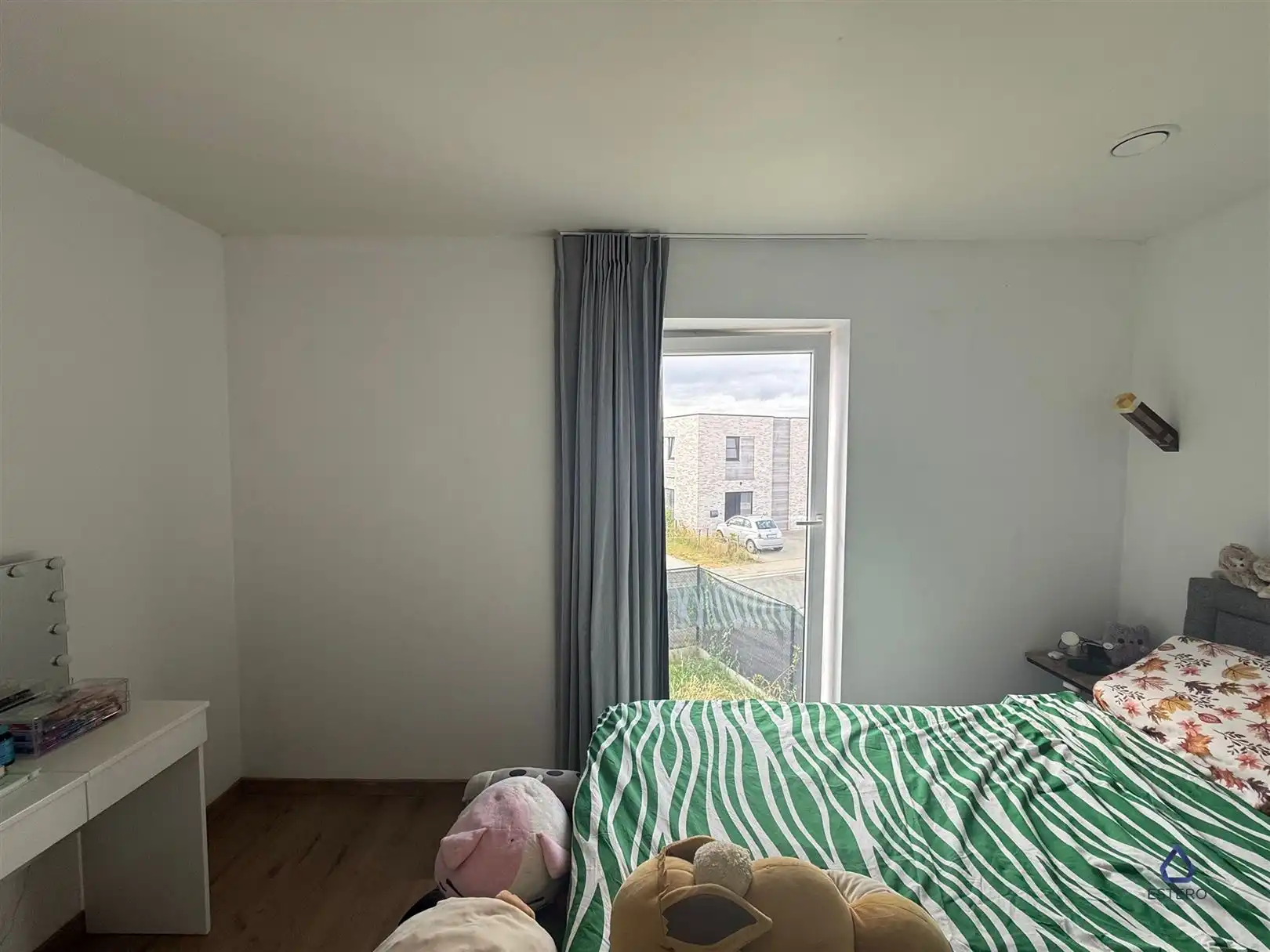 Recente halfopen woning met 3 slaapkamers en tuin foto 19
