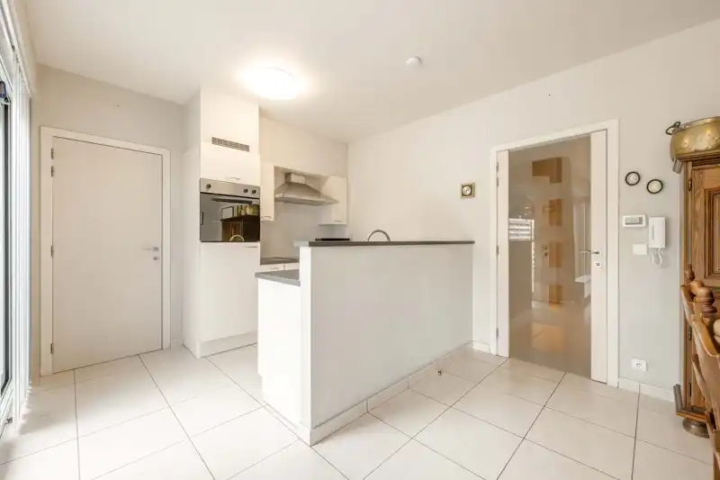 Gelijkvloers 2-slaapkamerappartement met tuin en garage nabij centrum Tielt TE KOOP! ✨🏡 foto 13