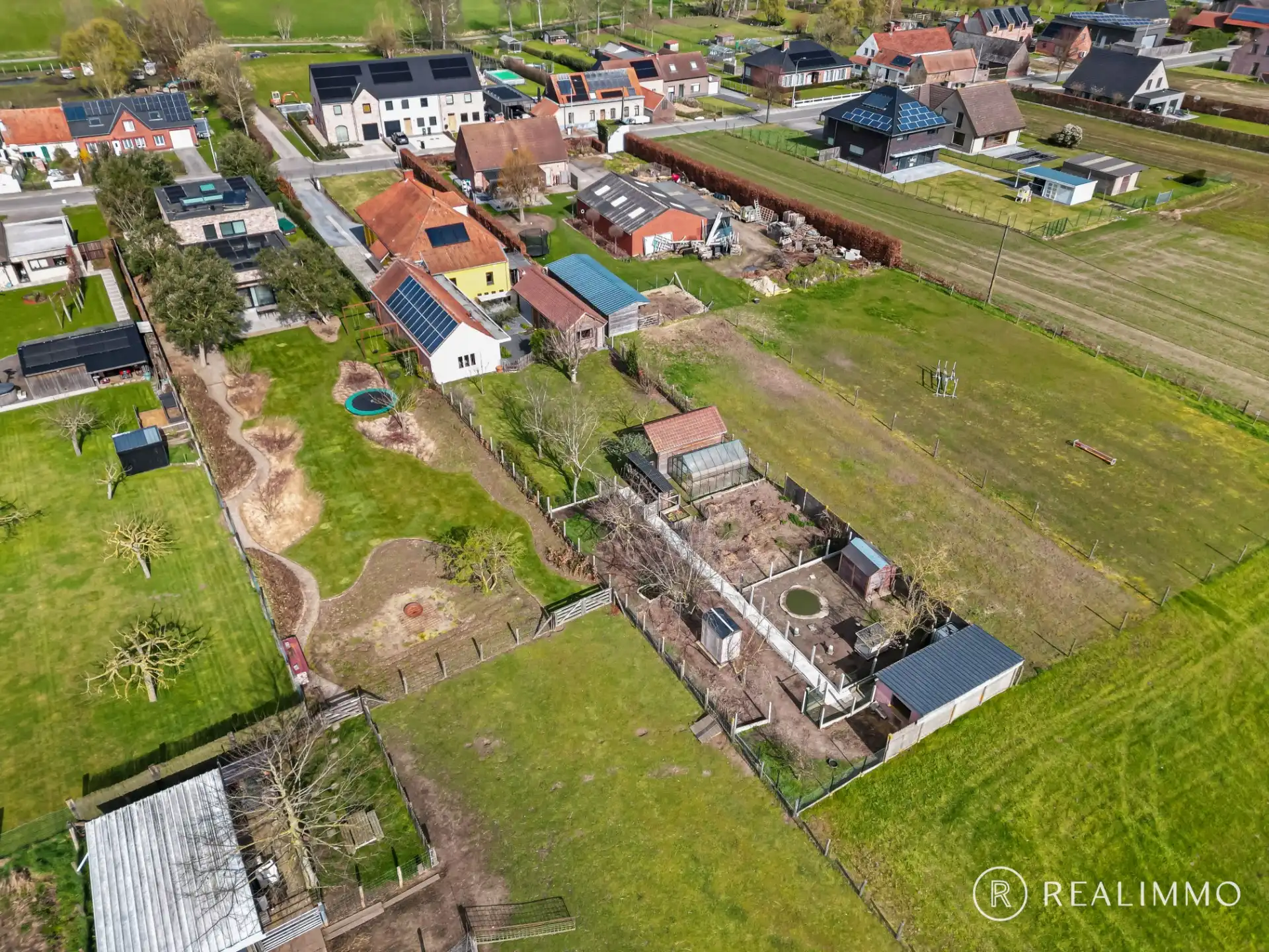 Gerenoveerde landelijk gelegen woning op 1731 m² foto 4