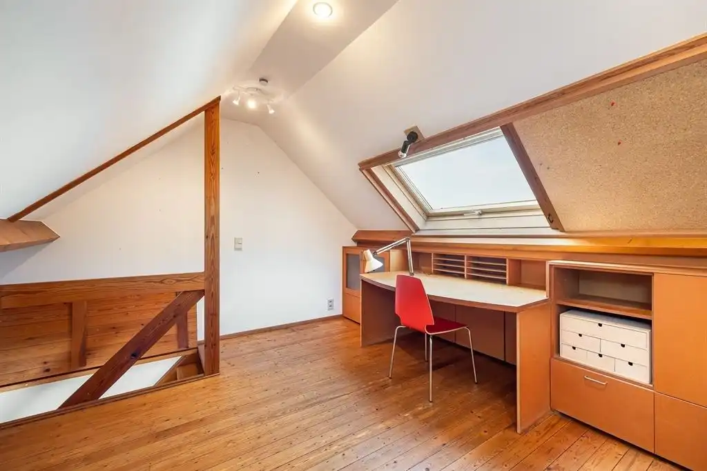 Ruime woning met dakterras en atelier foto 18