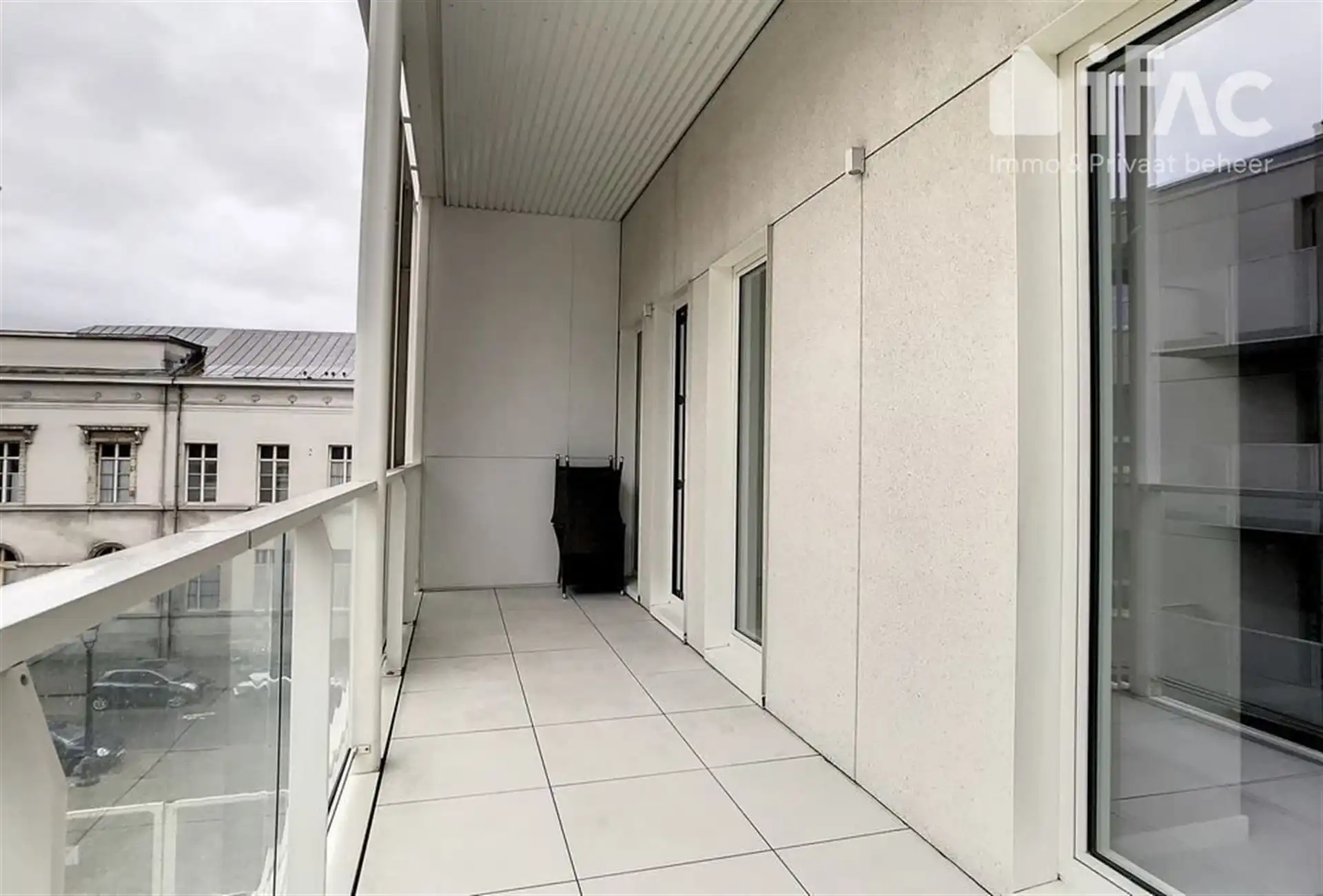 Zeer goed gelegen en gemeubeld appartement foto 12
