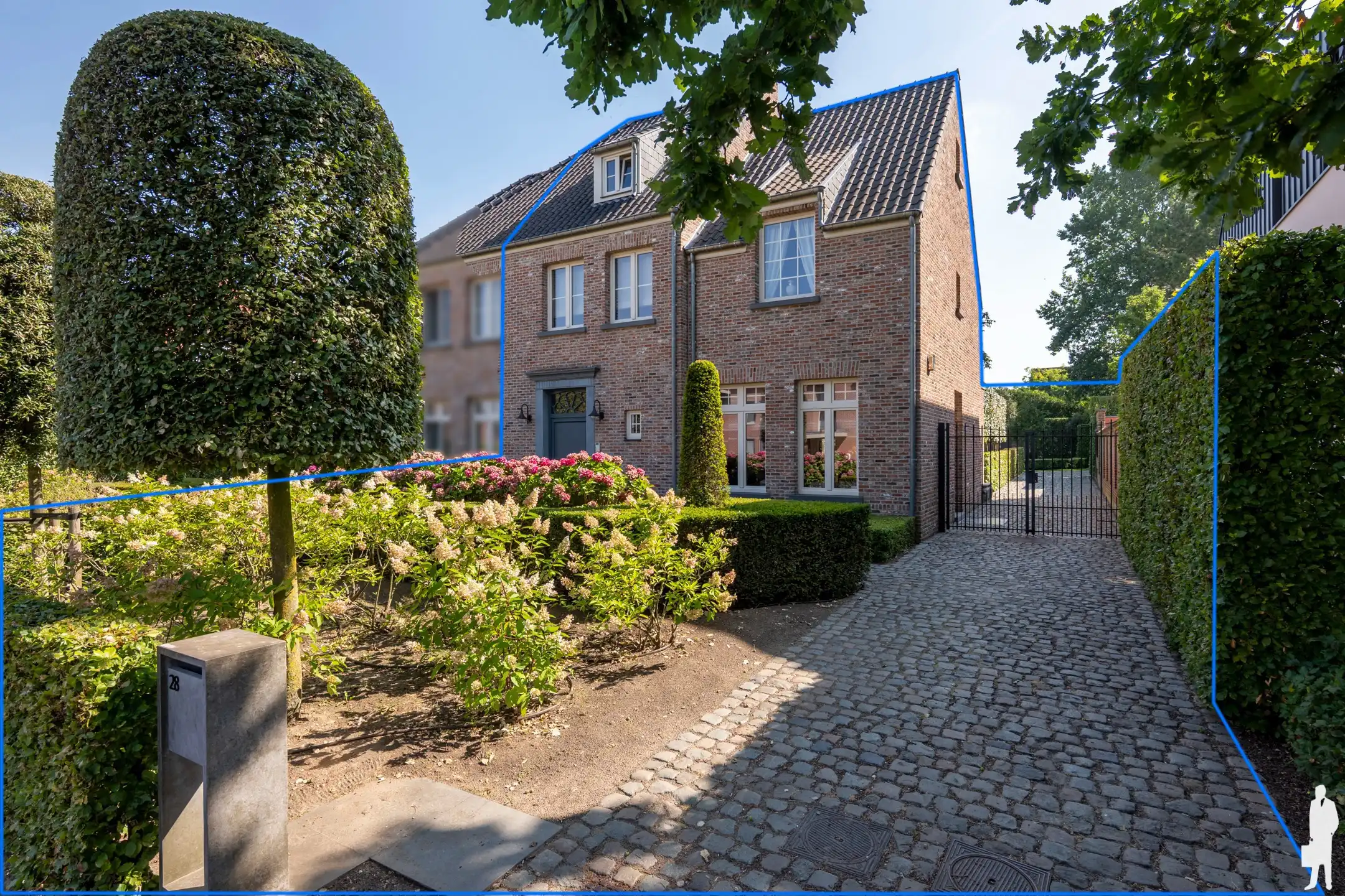 Landelijke, instapklare woning met 4 slpk., 2 bdk. en een prachtige tuin te Minderhout foto 2