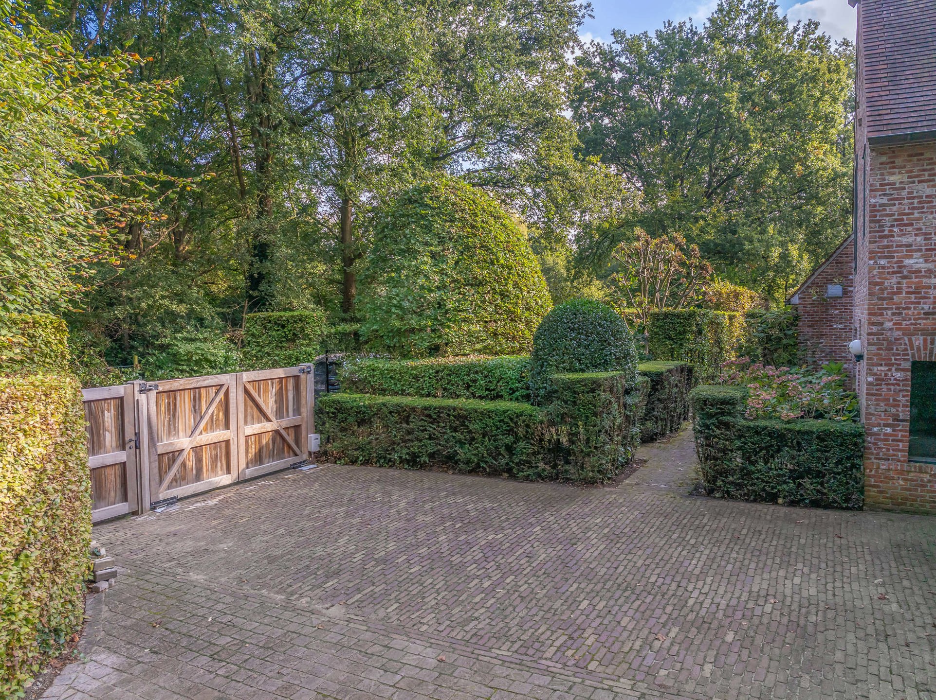 Prachtige net gerenoveerde villa In Schotenhof op 2.660m² foto 29